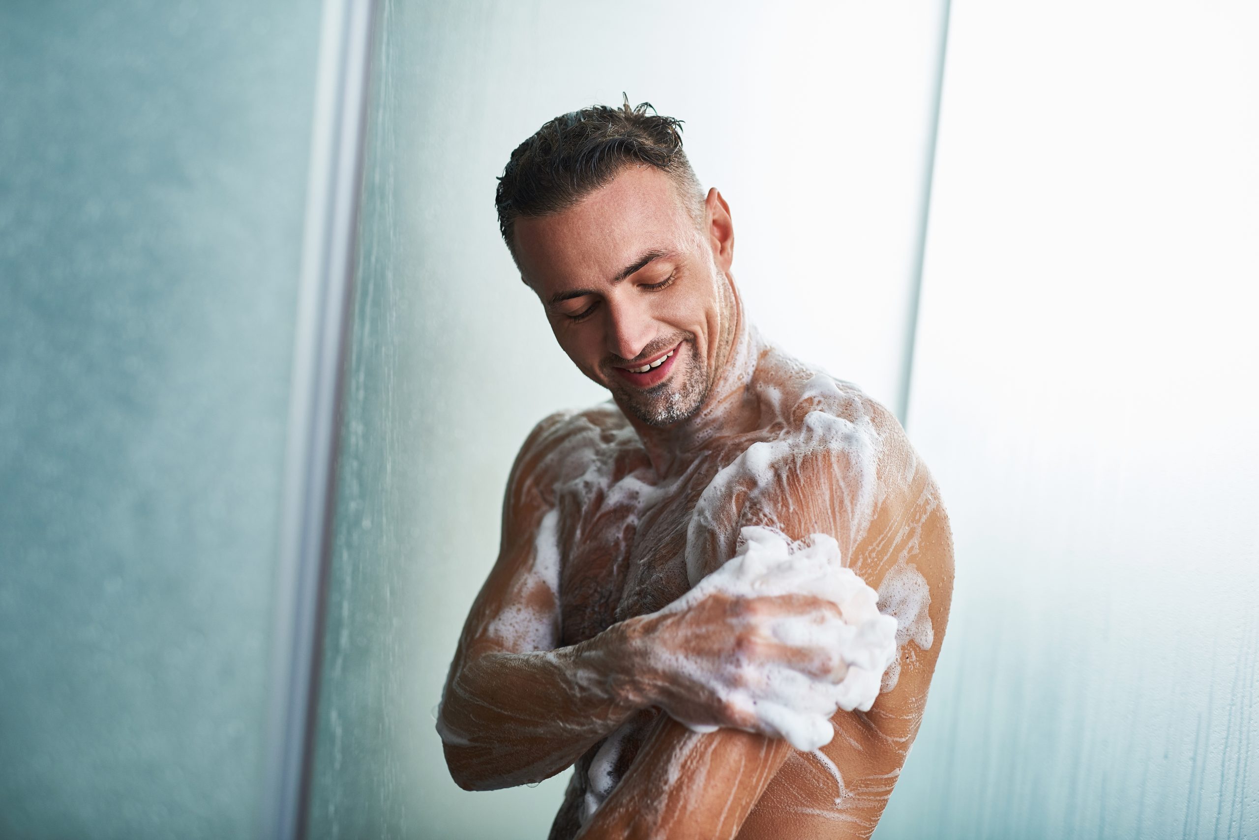 Как часто нужно мыться? Вредно ли часто ходить в душ? Как гель для душа влияет на кожу?